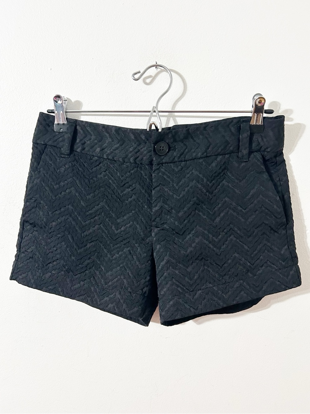 Calvin Klein Black Textured Chevron Jacquard Dress Shorts Size 2